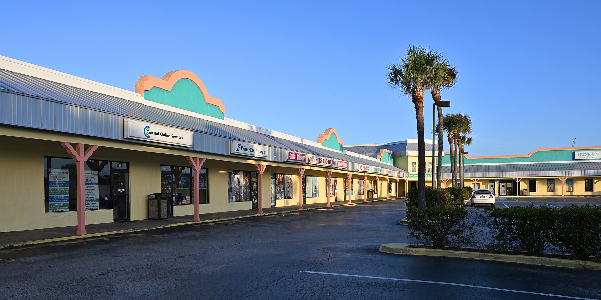 Florida strip retail centre storefronts